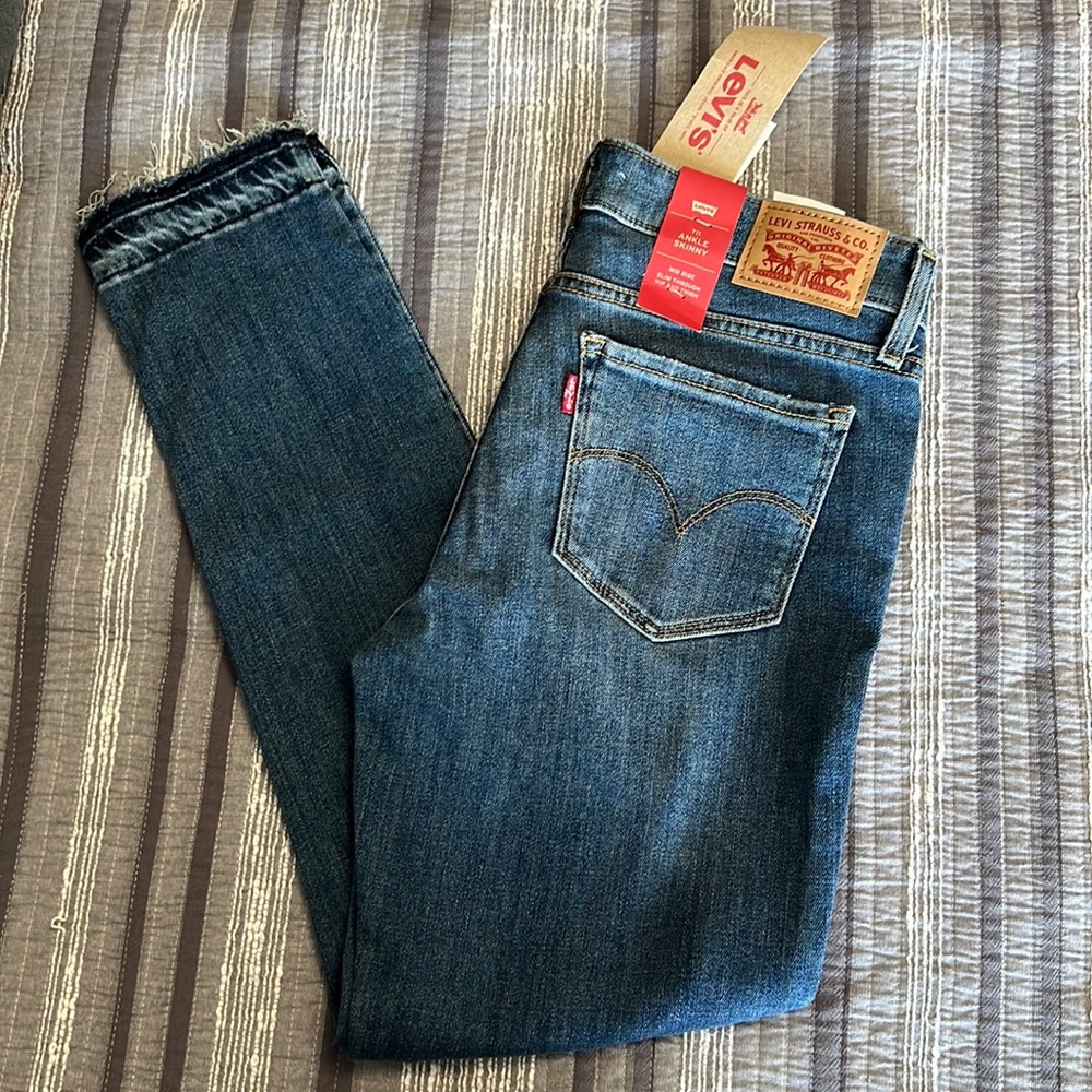 Levi’s 711 Ankle Skinny Jeans